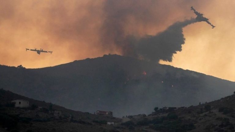 Μέχρι την Κρήτη φτάνει ο καπνός από την πυρκαγιά στην Κερατέα