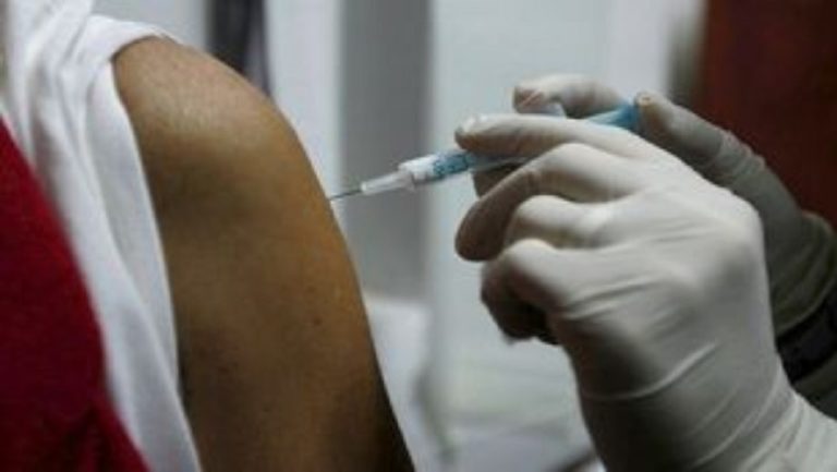 Ο επικεφαλής της FDA λέει ότι 20 εκατ. Αμερικανοί μπορούν να εμβολιαστούν φέτος
