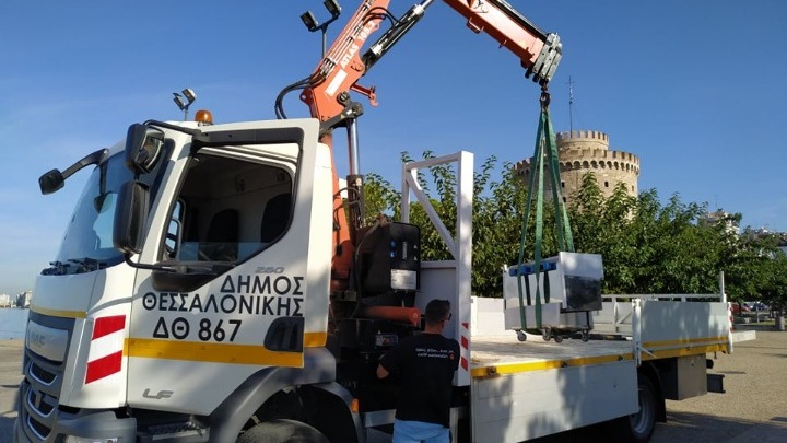 Θεσσαλονίκη: Επιχείρηση για την απομάκρυνση παράνομων πάγκων μικροπωλητών στη Νέα Παραλία