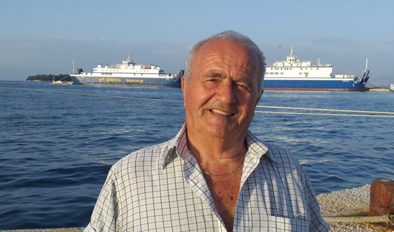 Νίκος Καρύδης: Στα 82 τoυ πέρασε στο τμήμα Φυσικής του ΑΠΘ