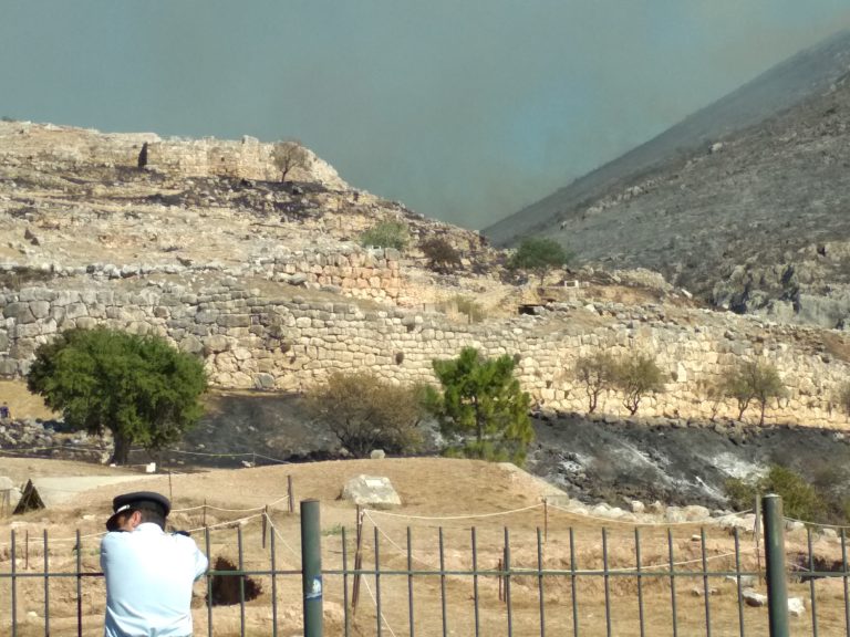 Απαντήσεις Δημάρχου Δ. Καμπόσου για τη φωτιά στις Μυκήνες