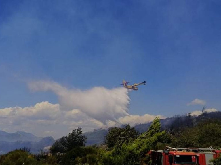 Σύσκεψη στα Αθίκια Κορινθίας για τις ζημιές των πυρκαγιών