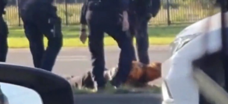 Μελβούρνη νέο περιστατικό βίας: Αστυνομικοί κλωτσούν άνδρα στο κεφάλι για να τον συλλάβουν