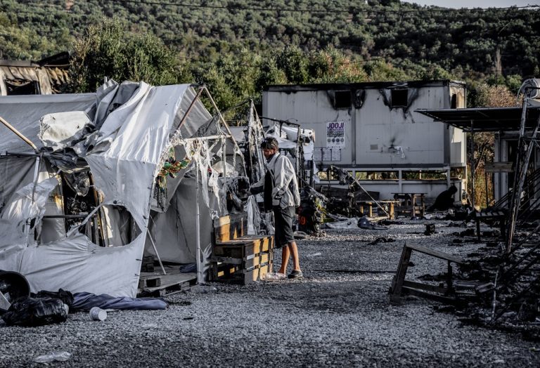 Κριτική της αντιπολίτευσης για τη διαχείριση της κατάστασης στη Μόρια (video)