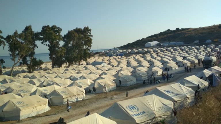 Θα μετακινηθούν 2,5 χιλιάδες πρόσφυγες από τη Μυτιλήνη τις επόμενες ημέρες στην ενδοχώρα