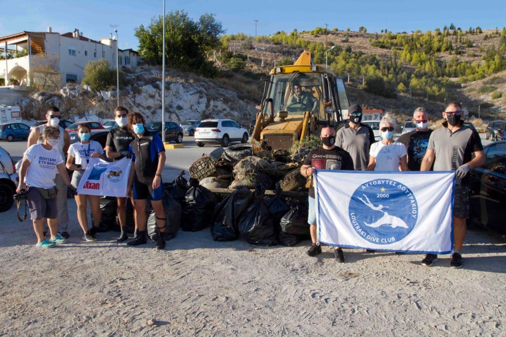 Μάζεψαν 212 κιλά σκουπίδια από το βυθό της Πάχης Μεγάρων (pic)