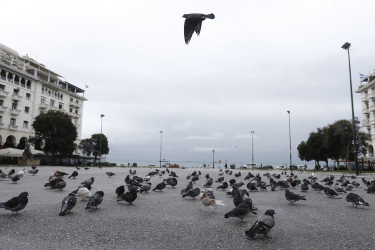 Έρημη πόλη η Θεσσαλονίκη μετά την απαγόρευση της νυχτερινής κυκλοφορίας (video)