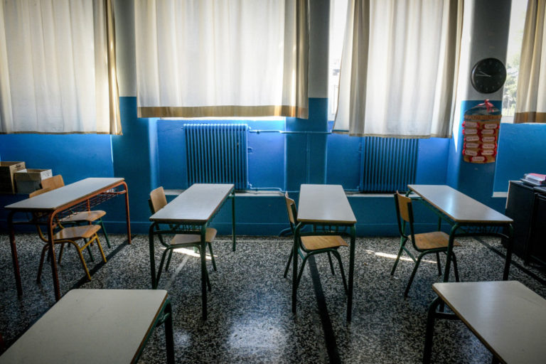 Αυξάνονται τα σχολεία στην Κεντρική Μακεδονία που κλείνουν λόγω κορονοϊού (video)