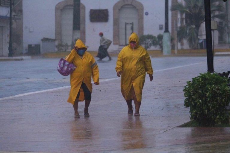 Ο τυφώνας “Δέλτα” ενισχύθηκε σε κατηγορία 3 και πλησιάζει τις ΗΠΑ