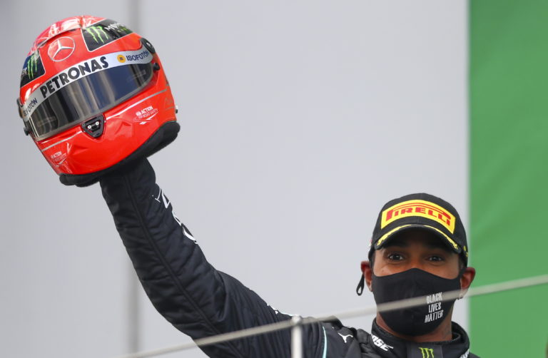 GP του Άιφελ: Ο Χάμιλτον ισοφαρίζει το ρεκόρ νικών του Σουμάχερ – Πρώτο βάθρο για τη Renault μετά την επιστροφή της το 2016