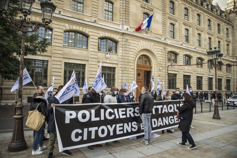 Γαλλία: Διαμαρτυρία αστυνομικών που ζητούν προστασία
