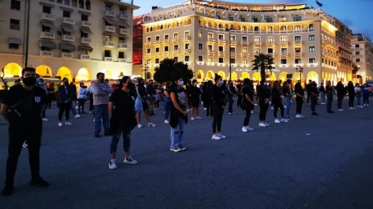Σιωπηρή διαμαρτυρία Κύπριων φοιτητών για την Αμμόχωστο(video)