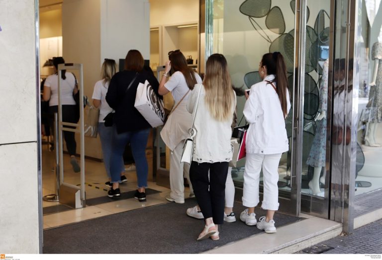 Κλειστά καταστήματα την Κυριακή 1η Νοεμβρίου – Από Δευτέρα οι εκπτώσεις