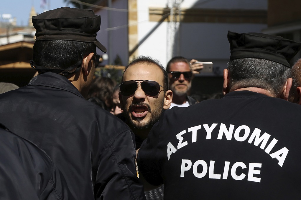 Κύπρος: Επεισόδια στη Λεμεσό ανάμεσα σε διαδηλωτές και δυνάμεις της Αστυνομίας