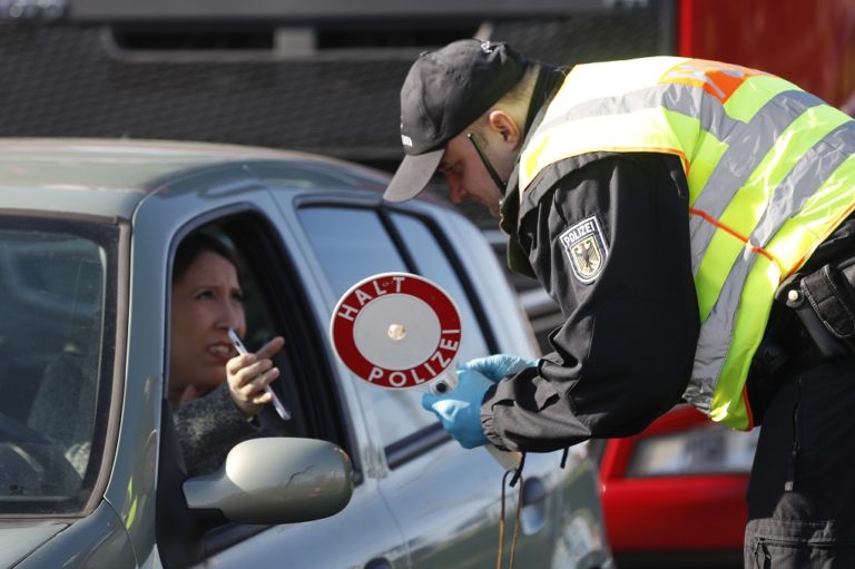 Μακρόν και Μέρκελ συντονίζονται για lockdown με ανοικτά σχολεία