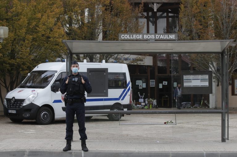 Γαλλία: Νεκρός από πυρά της αστυνομίας άντρας που απειλούσε με μαχαίρι