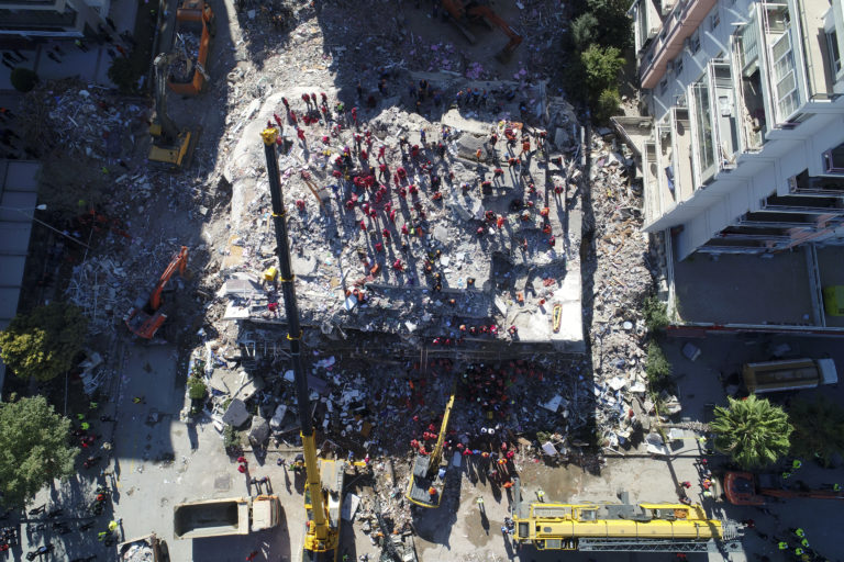 Ευθ. Λέκκας: Γιατί ο σεισμός των 6,7 Ρίχτερ χτύπησε με τόση σφοδρότητα τη Σμύρνη και όχι τη Σάμο