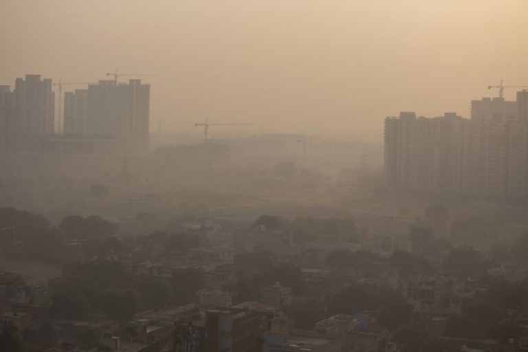Έρευνα: Η ρύπανση του αέρα αυξάνει τους θανάτους από κορονονοϊό