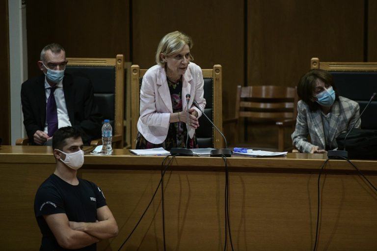 Η εισαγγελέας απορρίπτει τα ελαφρυντικά για τους 7 της ηγεσίας της Χρυσής Αυγής (video)
