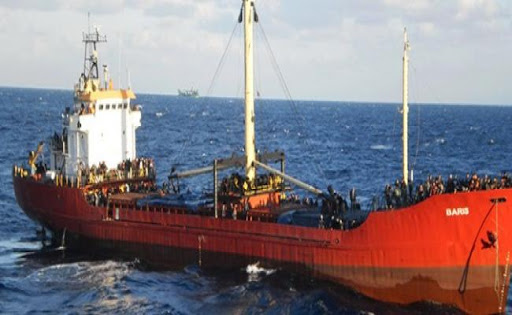 Σκάφος έμφορτο με μετανάστες ανοικτά της Νήσου Χρυσής