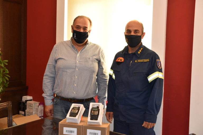 Καστοριά: Δωρεά 30 φορητών πομποδεκτών στην Πυροσβεστική