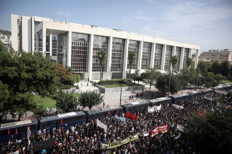 Ιστορική απόφαση: Εγκληματική οργάνωση η Χρυσή Αυγή (video)