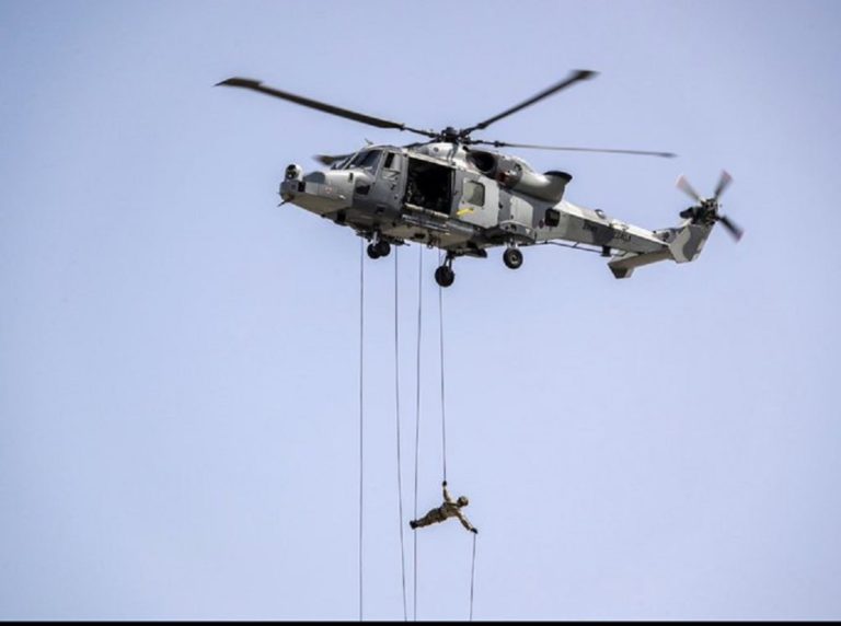 Επέμβαση Βρετανών κομμάντος σε ελληνόκτητο δεξαμενόπλοιο (video)