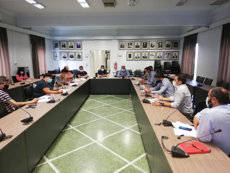 Συνάντηση της δημοτικής αρχής Χανίων με τους καταστηματάρχες της Παλιάς Πόλης