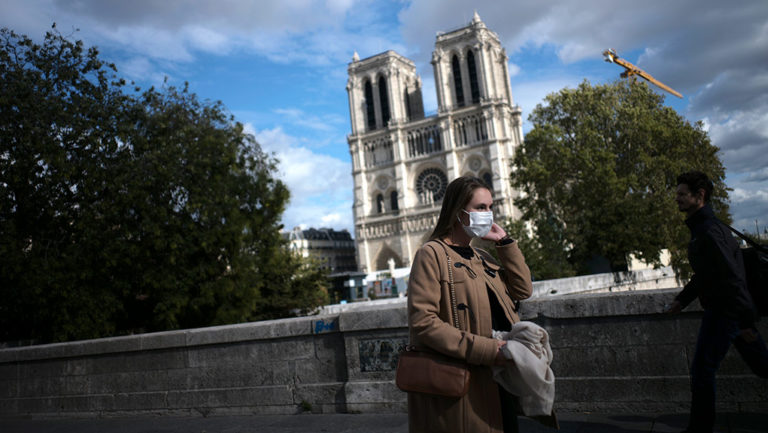 Η Γαλλία λέει ότι εισήλθε στο τρίτο κύμα της πανδημίας