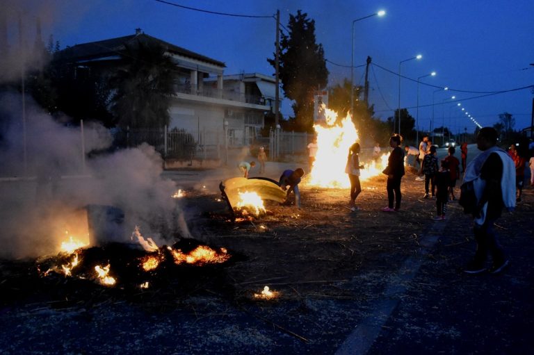 Συγκεντρώσεις Ρομά: Αποκλεισμένος μόνο ο αυτοκινητόδρομος Κορίνθου – Καλαμάτας