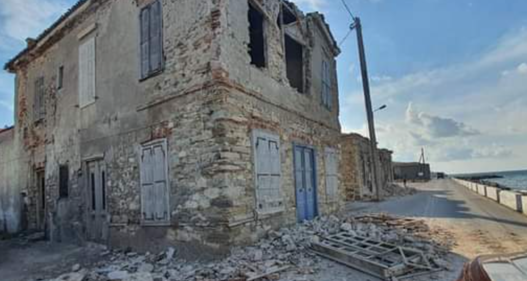Συγκλονιστικές εικόνες από τις ζημιές στη Σάμο