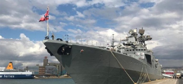 Το ρωσικό «Vice Admiral Kulakov» στο λιμάνι του Πειραιά