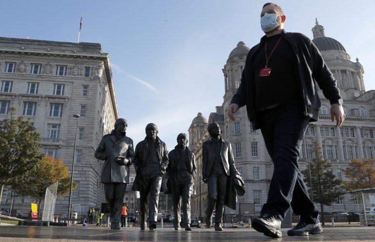 Αυστηρότεροι περιορισμοί στο Λονδίνο από το Σάββατο-Σχεδιάζεται lockdown στα πανεπιστήμια στην Αγγλία
