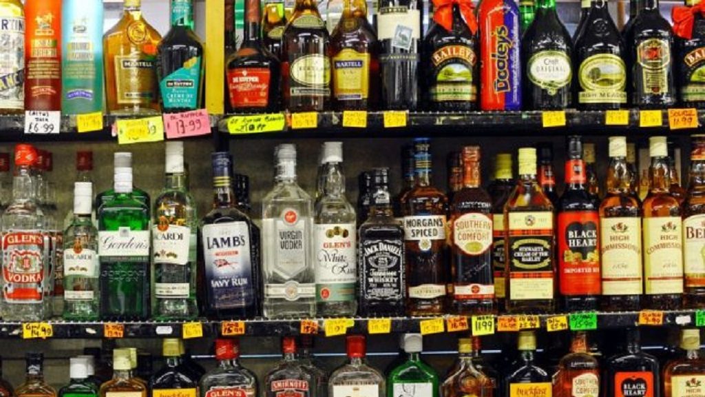 Υπ. Οικονομικών: Μητρώο επιτηδευματιών στα αλκοολούχα ποτά