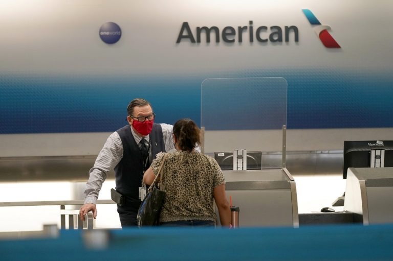 Αναστολή συμβάσεων για 19.000 εργαζόμενους στην American Airlines
