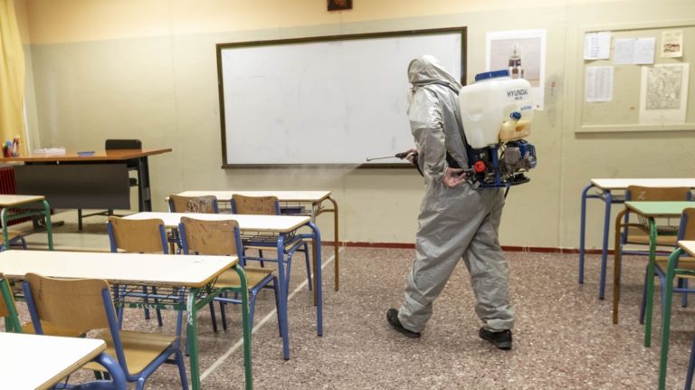 Θεσσαλονίκη: Απολυμάνθηκαν τρία σχολεία στη Σίνδο – Τρεις μαθητές είναι ασυμπτωματικοί φορείς του κορονοϊού