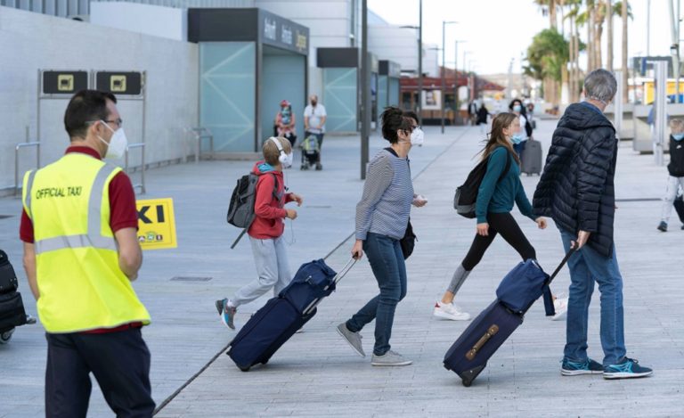 Ισπανία: 15νθήμερη παράταση απαγόρευσης εισόδου σε ταξιδιώτες από τη Βρετανία