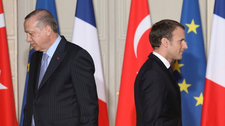 “Επίθεση φιλίας” του Ερντογάν στον Μακρόν – Δυσπιστία από το Παρίσι