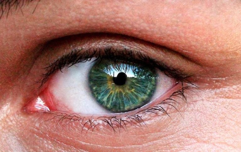 Έρευνα: Ο κορονοϊός μπορεί να μολύνει και τα μάτια εκτός από τους πνεύμονες