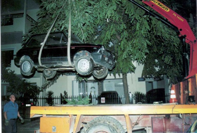 Πάνω από 2.300 εγκαταλελειμμένα οχήματα απομάκρυνε ο Δήμος Αθηναίων