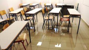 Το χαλάζι «ράβδισε» τις ελιές σε περιοχές της Κρήτης – Πλημμύρισε σχολείο