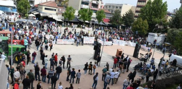 Συλλαλητήριο για τις αποζημιώσεις του “Ιανού” στην Καρδίτσα (video)
