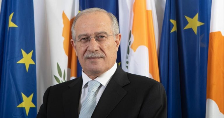 Κύπρος – Κ. Κούσιος: Η Κυβέρνηση δεν εξετάζει το ενδεχόμενο πιθανής χρήσης «βραχιολιού» για πολίτες που δεν εμβολιάστηκαν