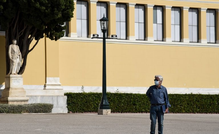 Μαίνεται η πανδημία – Οι κρίσιμες ημερομηνίες για την αποτίμηση των μέτρων (video)