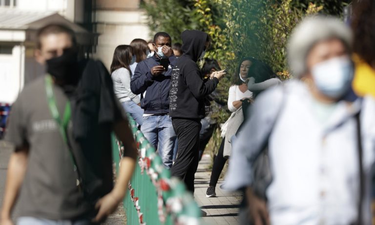 “Πιθανή η επιβολή νέας καραντίνας στη Γαλλία”