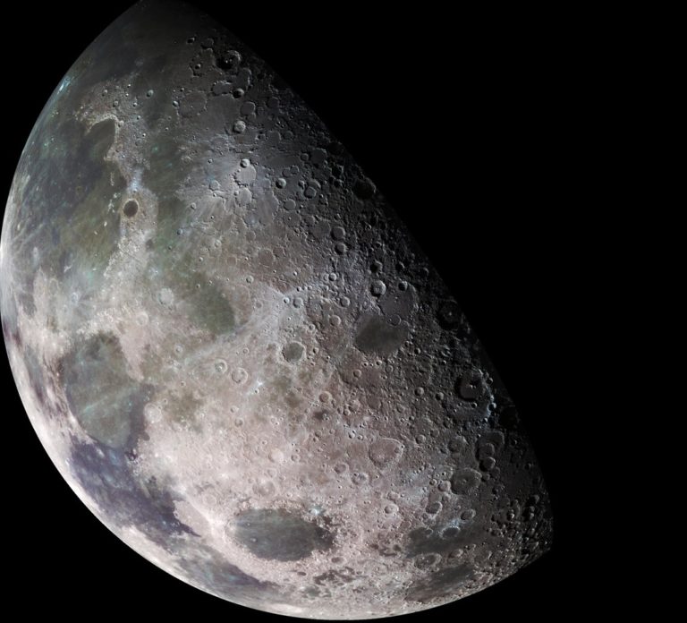 Νερό στη Σελήνη ανίχνευσε η NASA – Τι αλλάζει για τις αποστολές στο φεγγάρι
