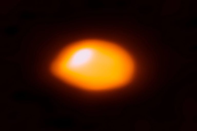 Μπετελγκέζ: Στο φωτεινότερο άστρο παρατηρήθηκαν δύο μειώσεις φωτεινότητας — Πιθανή ένδειξη για σουπερνόβα