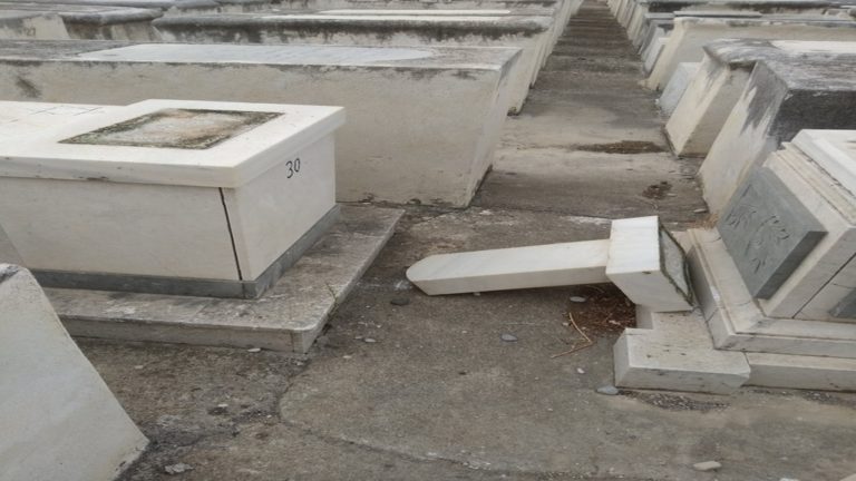 Ρόδος: Άγνωστοι βανδάλισαν το εβραϊκό νεκροταφείο