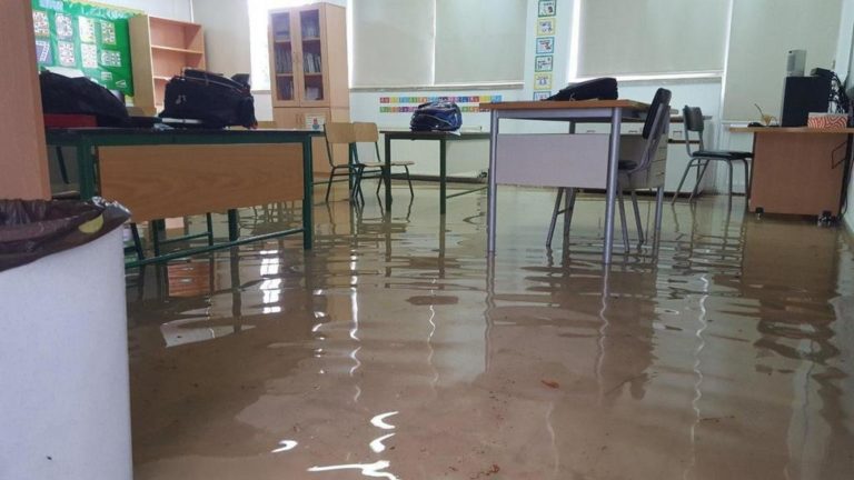 Πλημμύρισε το νηπιαγωγείο και το δημοτικό σχολείο της Κάσου από την ισχυρή νεροποντή