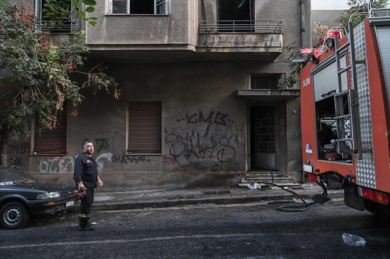 Υπό μερικό έλεγχο η πυρκαγιά σε κτήριο  στα Πατήσια